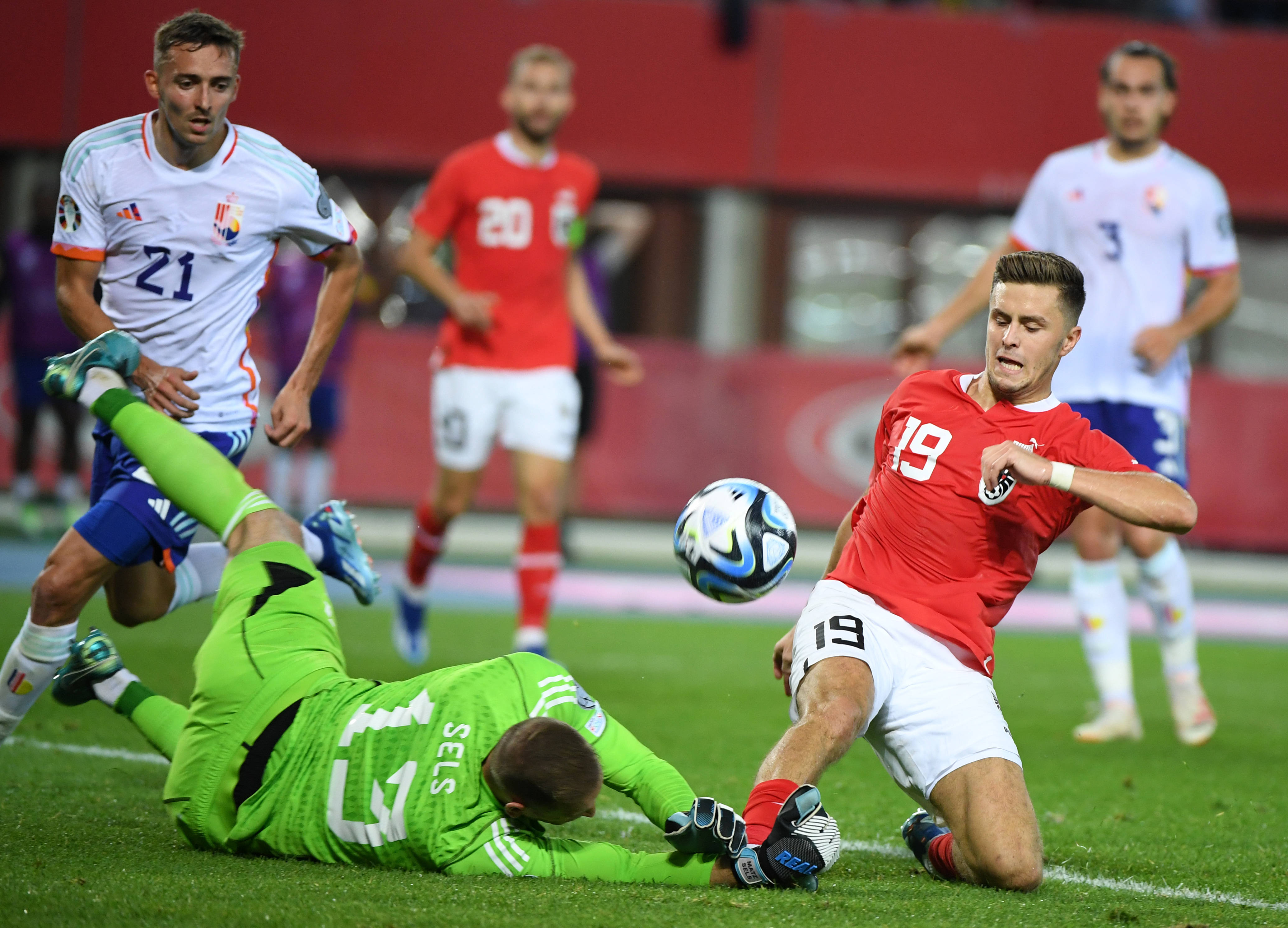 波兰队翻盘奥地利队，奥恰洛夫刷新纪录