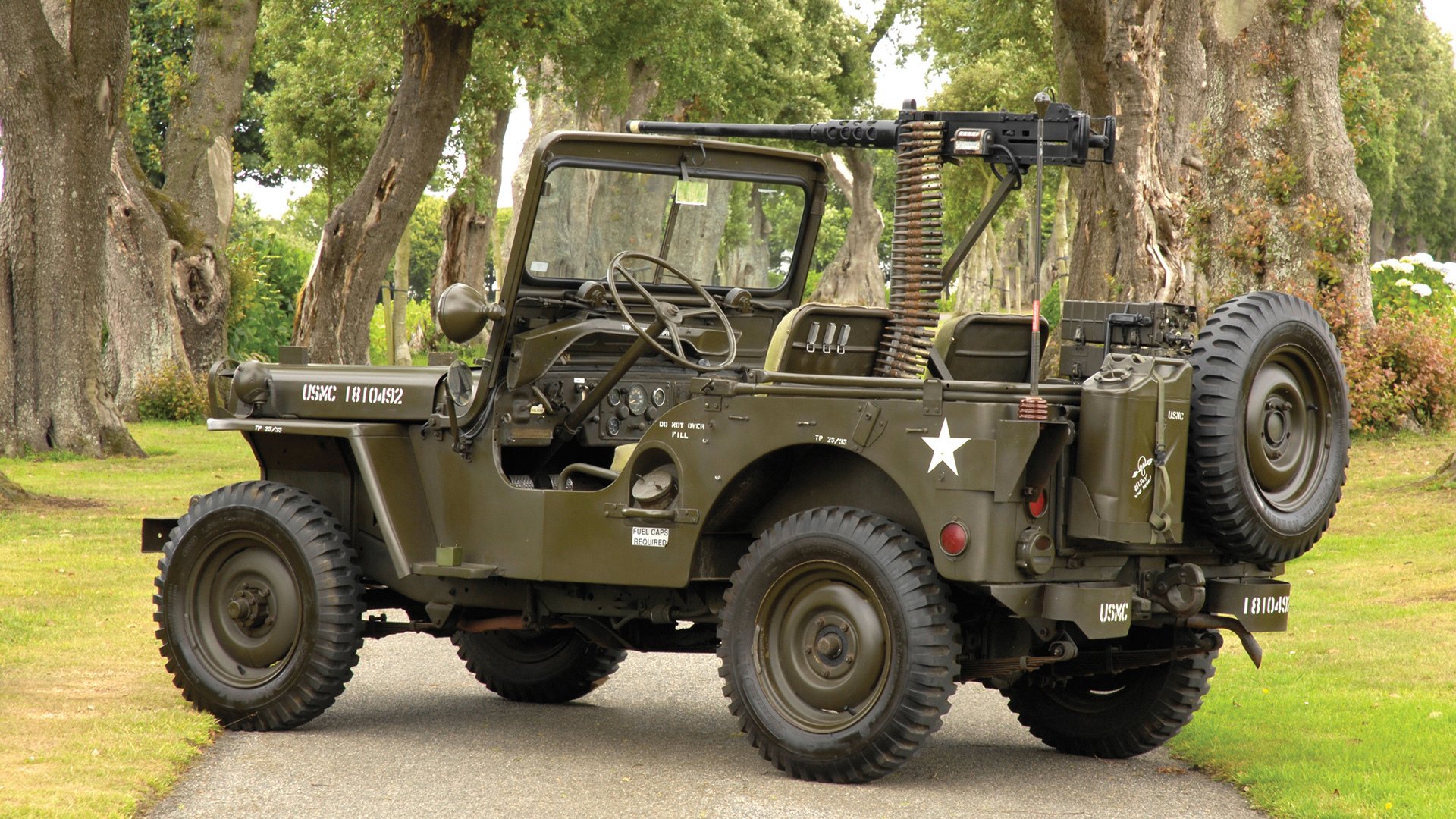 极速攻防，F1街道赛道的抢位与雄鹿单节攻势的艺术