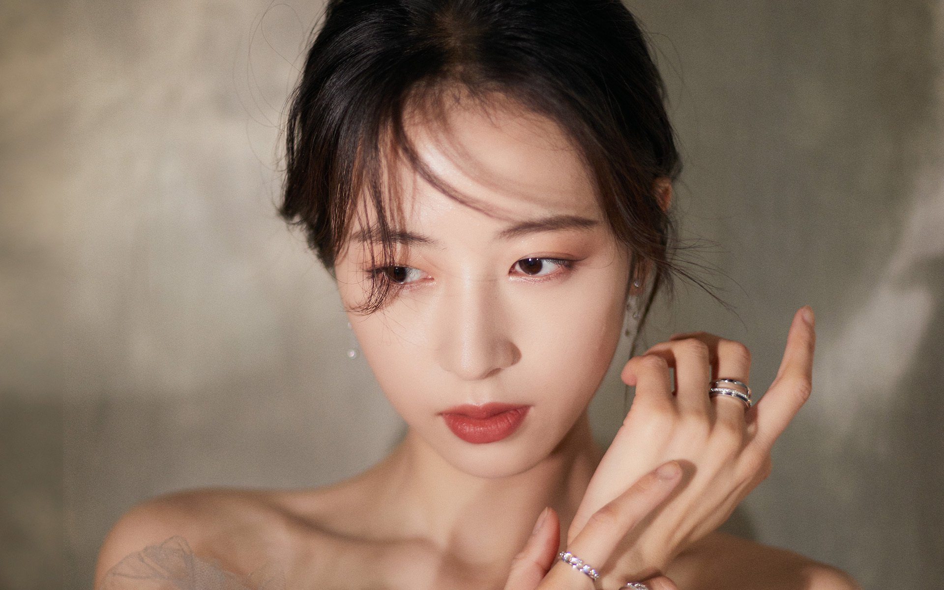 爱游戏娱乐-当铜墙铁壁遇见破茧成蝶，快船的防守艺术与范弗利特的心灵突围