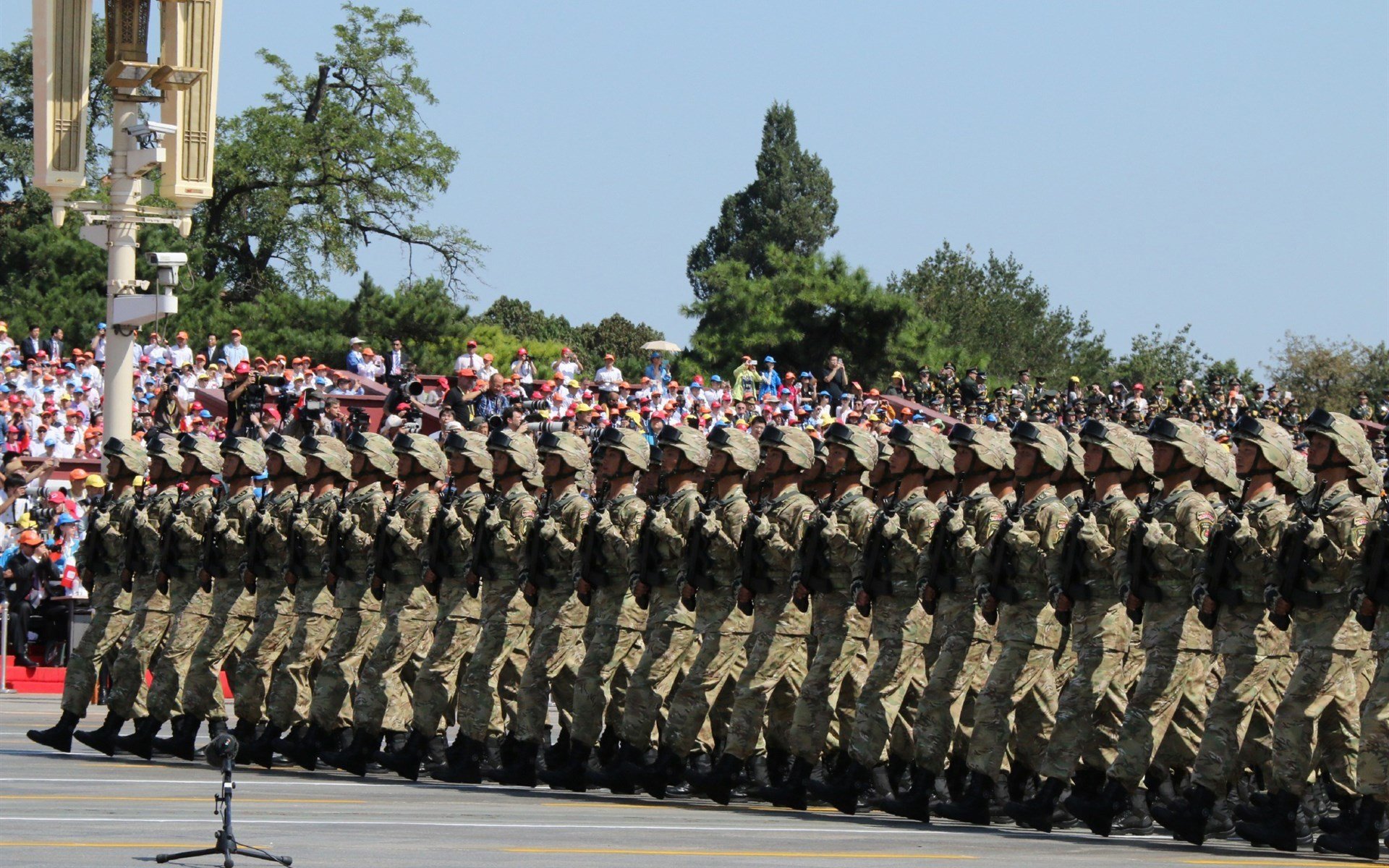 爱游戏官方-东方巨龙对决迈阿密烈焰，武切维奇神兵天降，深圳男篮跨界巅峰战险胜热火